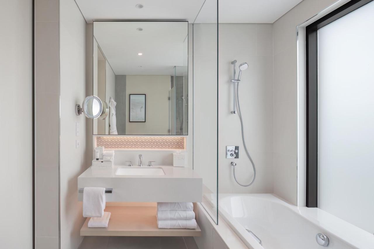 Palace Beach Resort Φουτζάυρα Εξωτερικό φωτογραφία A bathroom in a hotel